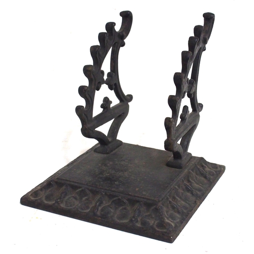 586 - Midland Rly C/I desk top pen stand, very ornate with 