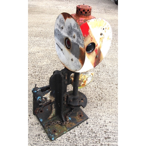 155 - Great Northern Rly revolving ground disc signal with LNER lamp ...