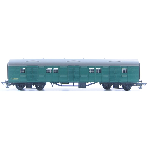 31 - Tri-ang Railways Pullmans, etc. (5)