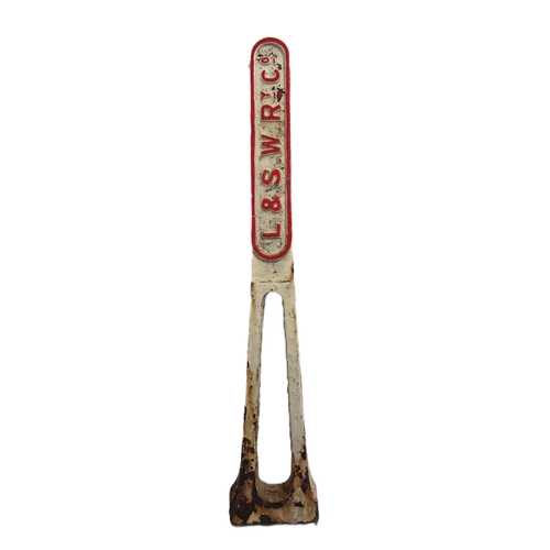 916 - LSWR C/I Boundary post, 35