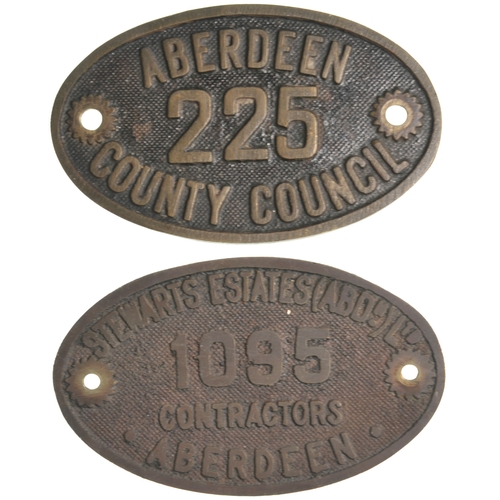 1021 - Two cast brass plates - 