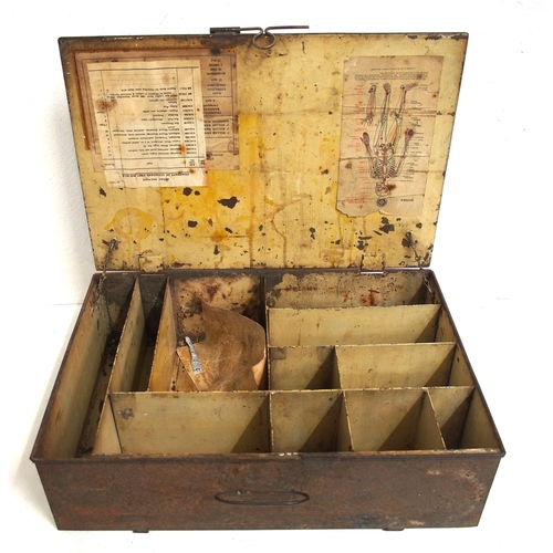1042 - GW & L&NWR Jt RLYS tinplate First Aid cabinet No 314, 18