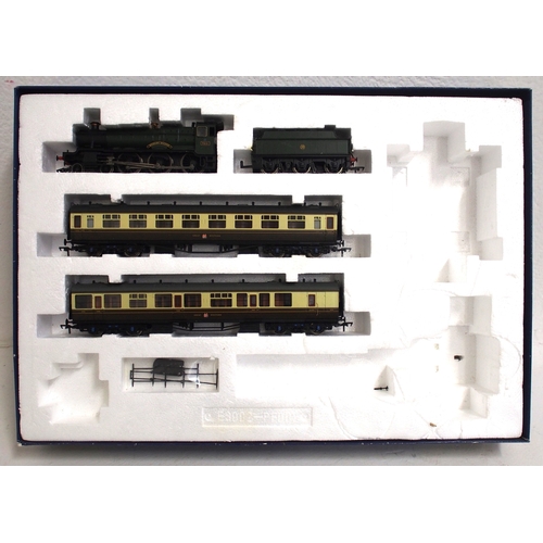 515 - Bachmann 00 Gauge train set - containing 7811 Dunley Manor & two Collett coaches only, box poor, mod... 