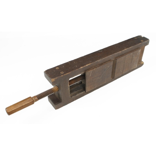 201 - An unusual 'triple' mitre cramp/chop with mahogany screw 3' o/a G
