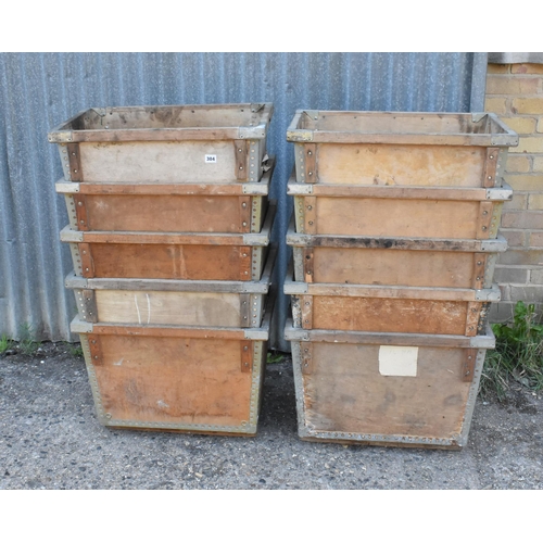 304 - Ten vintage wooden stacking crates                                         


Subject to VAT