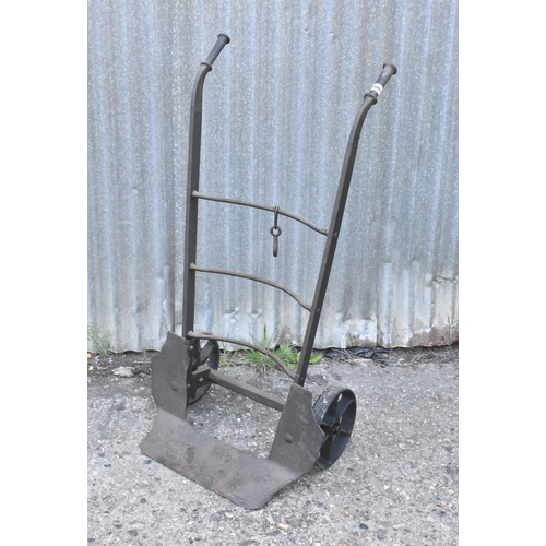 306 - A metal sack barrow                                                     


Subject to VAT