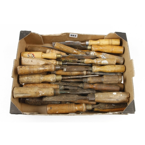 553 - 35 old chisels and gouges G