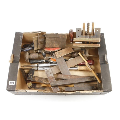 570 - Three sets of graining combs and other tools G