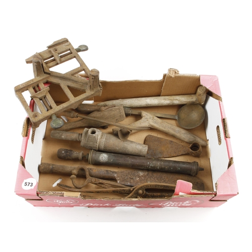 573 - A box of tools G