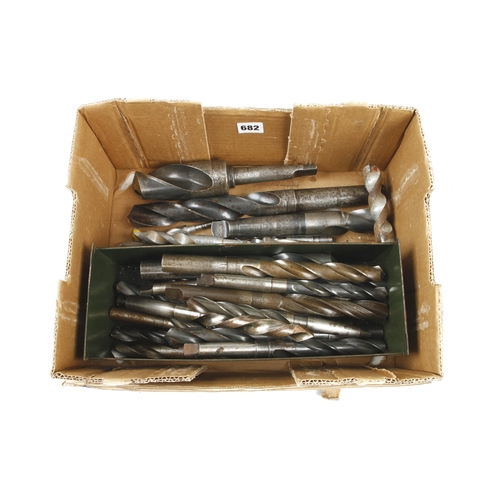 682 - Quantity of engineer's large dormer drill bits to 2