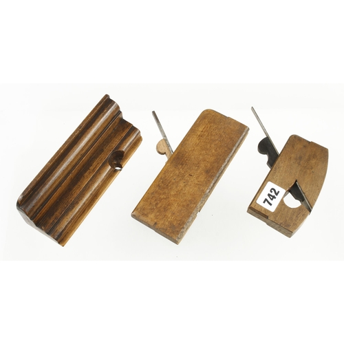 742 - A beech and boxwood cill plane, a compass rebate and a chamfer plane G+