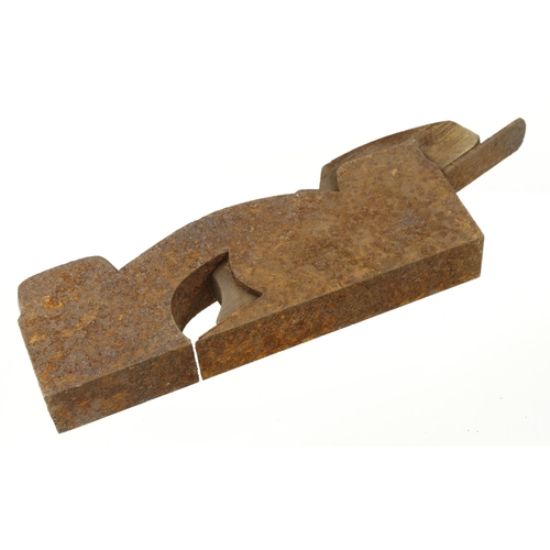 766 - A rusty shoulder plane for restoration P