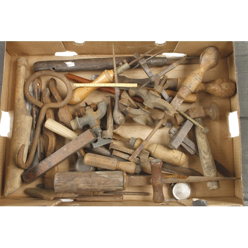 780 - A box of tools G