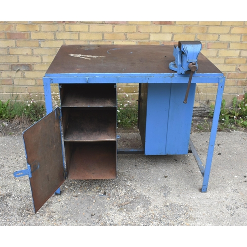 85 - A metal workbench 41