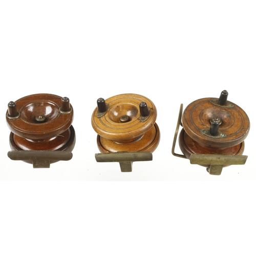 908 - Three hardwood and brass fishing reels G