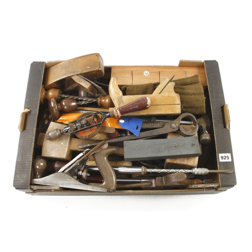 925 - A box of tools G