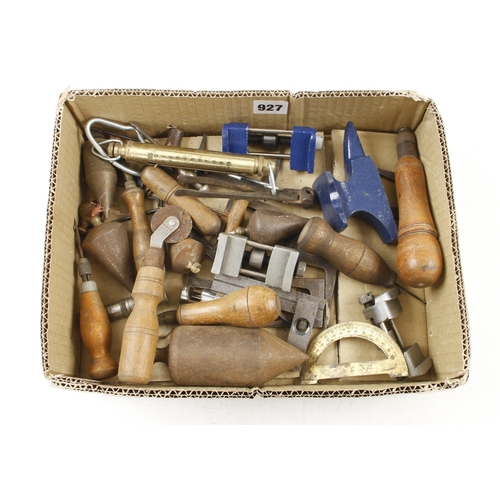 927 - A box of small tools G