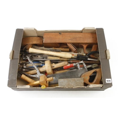 936 - A box of tools G