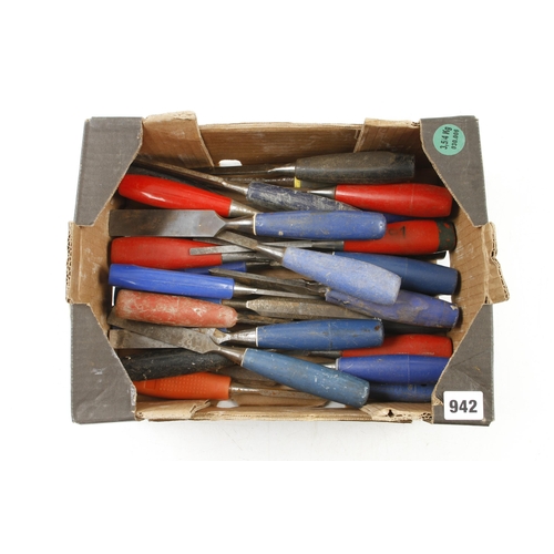 942 - 28 old chisels with composite handles G