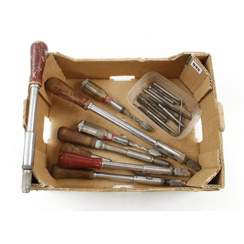 945 - Eight pump screwdrivers with bits G