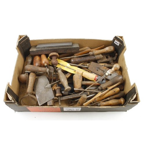 952 - A box of tools G