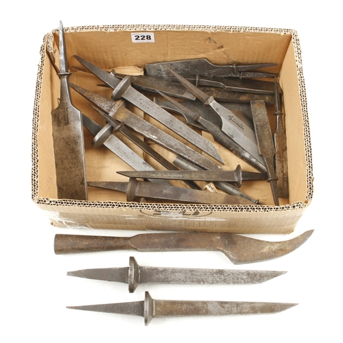 228 - Quantity of unhandled mortice and other chisels G