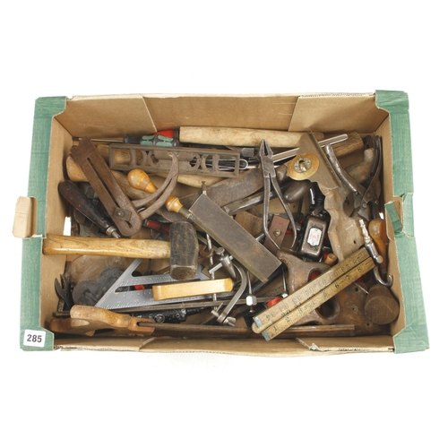 285 - A box of tools G