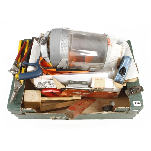 286 - A box of tools G