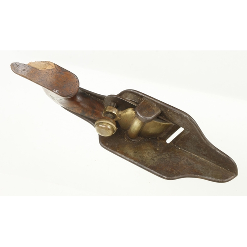 857 - An iron shouldering plane, chip off handle spur otherwise G+