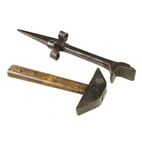 125 - A French denglestock scythe sharpening anvil and a scythe hammer G