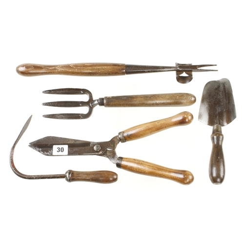 30 - A pair of topiary shears, a daisy grubber and 3 vintage garden tools G
