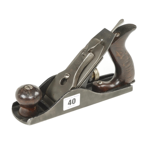 40 - A No 3 size low knob smoother with corrugated sole and Victory iron, handle spur replaced G+