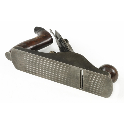 40 - A No 3 size low knob smoother with corrugated sole and Victory iron, handle spur replaced G+