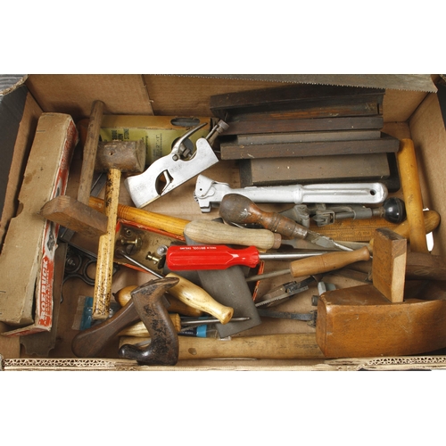 51 - A box of tools G