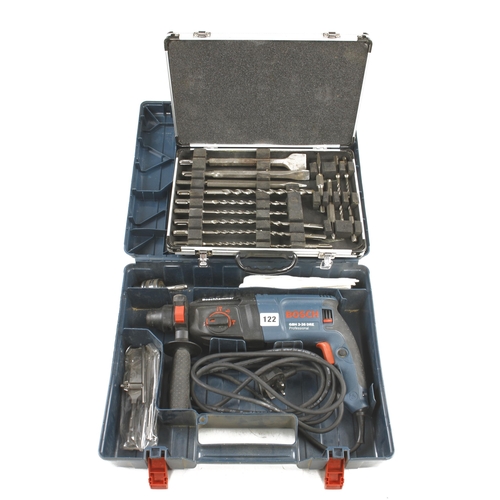 122 - A BOSCH GBM 2-26 DRE SDS hammer drill 240v with a set of MAKITA SDS drill bits Pat tested