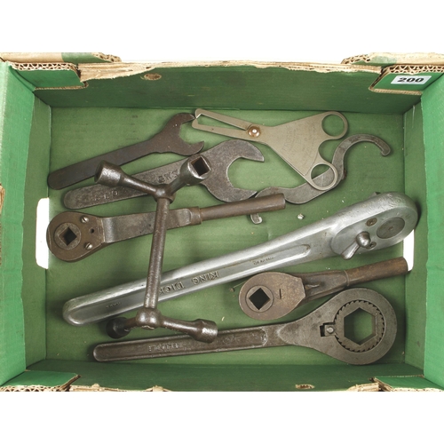 200 - 18 sockets, ratchets and other wrenches G+