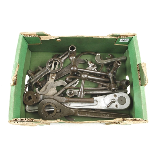 200 - 18 sockets, ratchets and other wrenches G+