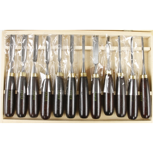 206 - An unused set of 12 carving tools by FERVI in orig wood case F