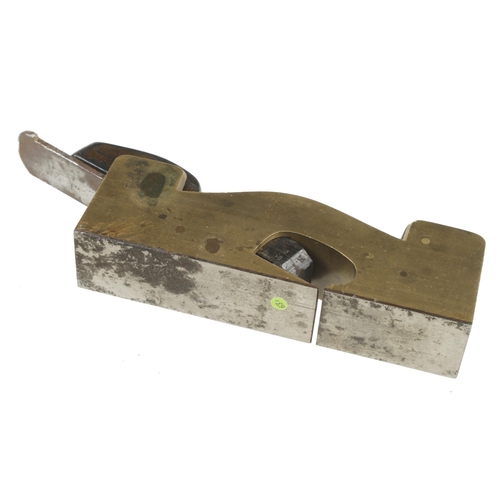 285 - A steel soled brass shoulder plane 7 1/2