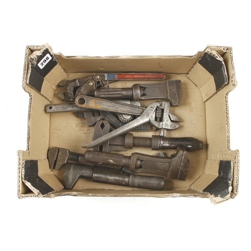 298 - 11 adjustable wrenches G+