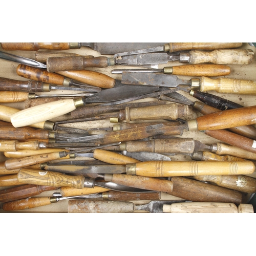 349 - 40 chisels and gouges G