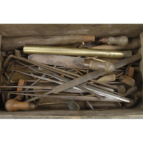 366 - Quantity of sand moulder's tools in pine box G