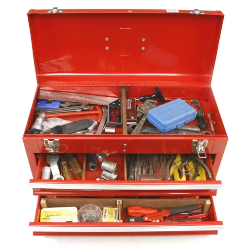 537 - A mechanic's tool box with a few tools G