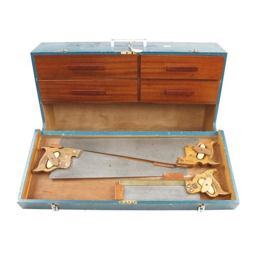 370 - A lockable joiner's carrying case with 4 drawers and 3 saws in lid G