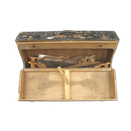 372 - A joiner's carrying case with saws G