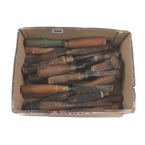 386 - 40 old chisels and gouges G
