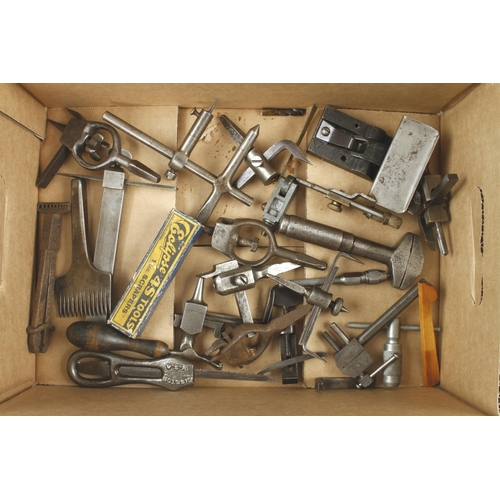 40 - A box of small tools G+