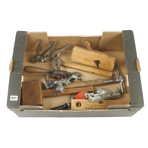 837 - A box of tools G