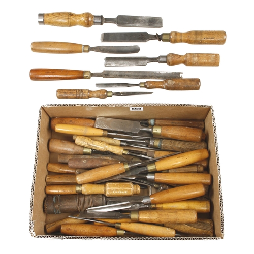 868 - 40 chisels and gouges G+