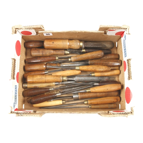 96 - 27 chisels, gouges and carving tools G+